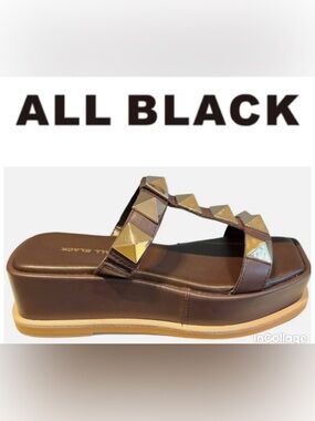 ALL BLACK NWOT Pyramid T Strap Studded Leather Sandal